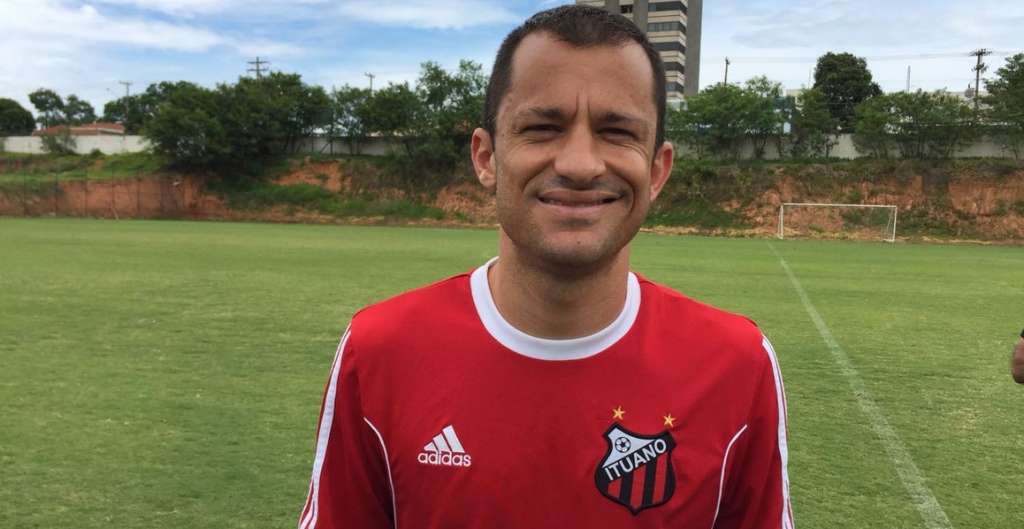 Corrêa foi revelado pelo Galo de Itu em 2000, depois disso teve passagens por Palmeiras, Flamengo e Atlético-PR e agora está de volta ao Ituano