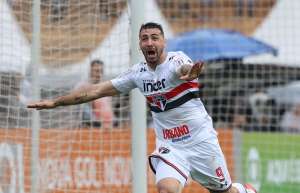 Pratto revela ter jogado com dores e inicia tratamento no São Paulo