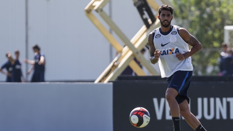 Sem jogar em 2017, zagueiro Vilson passa por nova cirurgia no Corinthians