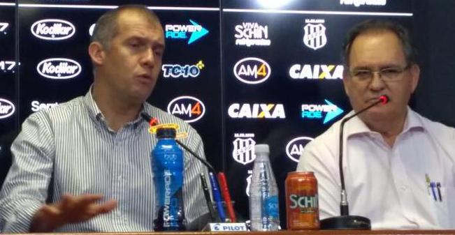 Eduardo Baptista e presidente Vanderlei Pereira: críticas ao erro do árbitro