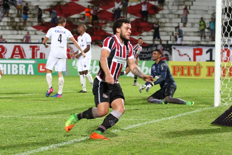 Botafogo se aproxima de acerto com André Luis, rebaixado pelo Santa Cruz