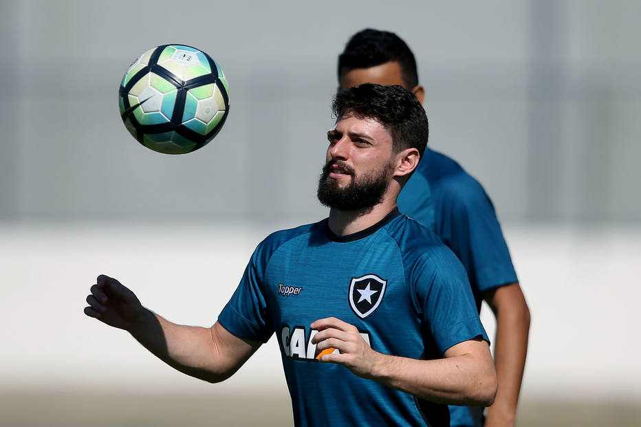 João Paulo lamenta possível saída de Roger do Botafogo