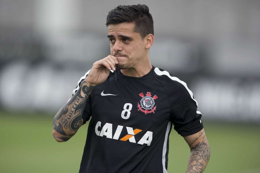 Fagner confirma renovação de contrato com o Corinthians até 2021