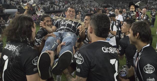 O Corinthians nos pés de Fábio Carille, agora técnico campeão
