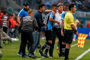 Gremistas reclamam muito de arbitragem na final; Cícero comemora gol decisivo