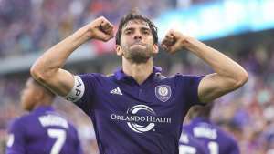 Kaká se reúne com dirigentes do Milan e fica distante do São Paulo