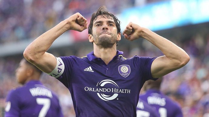 Kaká se reúne com dirigentes do Milan e fica distante do São Paulo