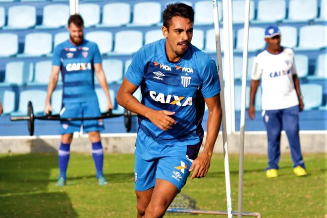 Negociando com o Corinthians, atacante do Avaí não deve enfrentar o Atlético-PR