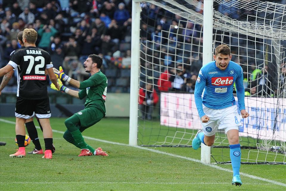 ITALIANO: Com gol de Jorginho, Napoli vence Udinese e retoma liderança