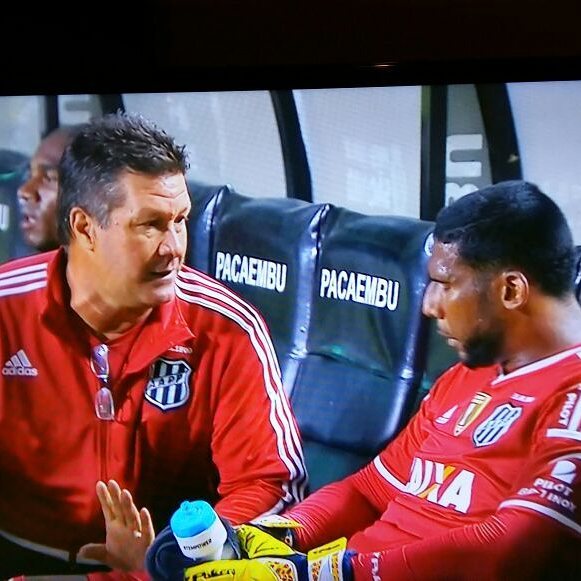 Goleiro da Ponte Preta, Aranha não corre e enfrenta 'na boa' invasores e vândalos 1 0002050281478 img