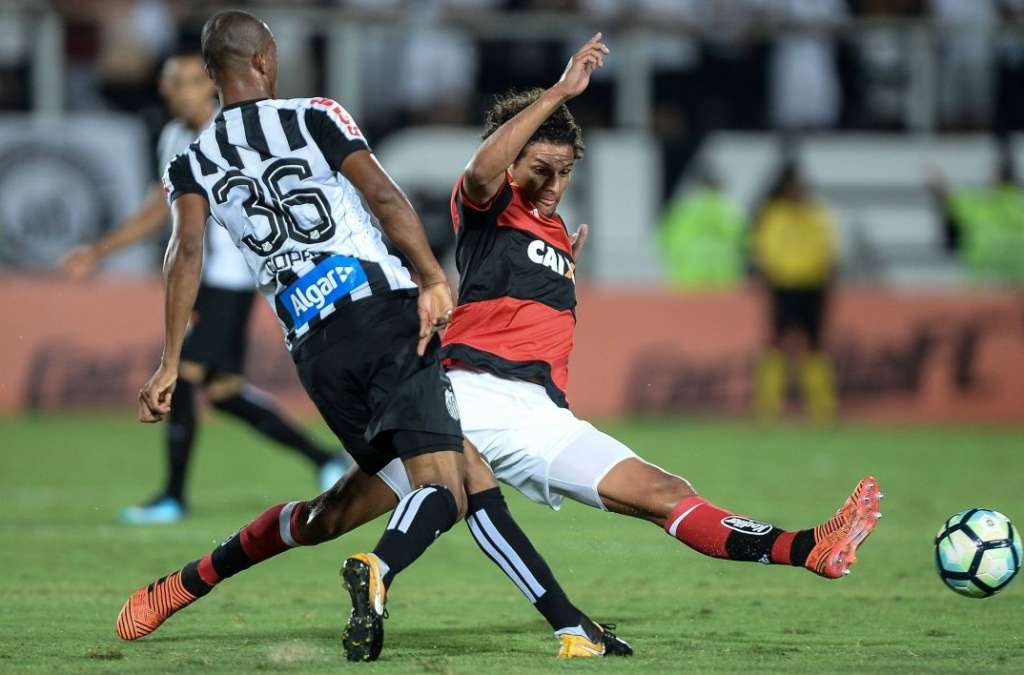 Elano elogia jovem Arthur Gomes no Santos: 'Tem potencial muito grande'