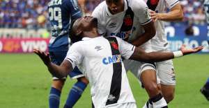 Seleção do Brasileirão tem jogador violado, veteranos e trio de gringos