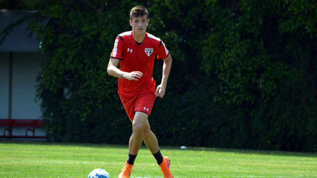 Bahia quer envolver Iago Maidana, zagueiro do São Paulo, em negociação do goleiro Jean