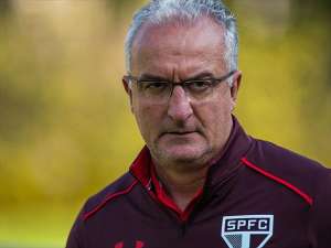 Ainda sem reforços para 2018, Dorival Júnior trabalha base do São Paulo