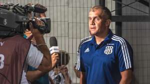 Com aval de Carnielli, Ponte Preta mantém Eduardo Baptista e Gustavo Bueno para 2018