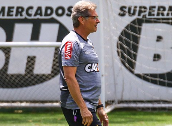 Com sombra de Cuca, Oswaldo de Oliveira não sabe se fica no Atlético-MG em 2018