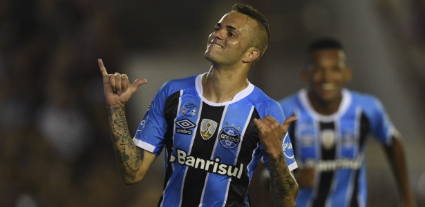 Libertadores: Torcedores recepcionam jogadores do Grêmio na Arena em Porto Alegre
