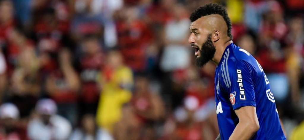 Emocionado, Muralha pede desculpas pelas falhas no Fla e recebe apoio de César