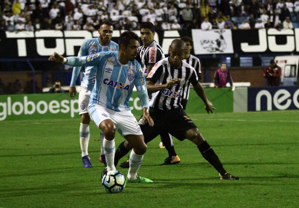 O Santos vai em busca do vice-campeonato e o Avaí luta contra o rebaixamento