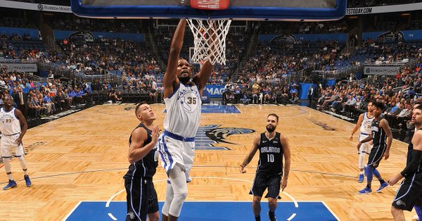 NBA: Trio de estrelas brilha, Warriors bate o Magic e mantém perseguição ao Rockets