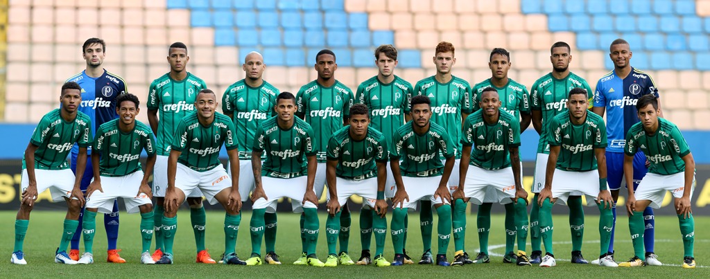 Base do Palmeiras ganha títulos em 2017, mas luta por espaço no time de cima