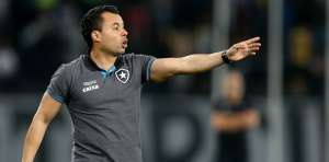 Botafogo recebe o Cruzeiro buscando se recuperar no jogo 'mais decisivo' do ano