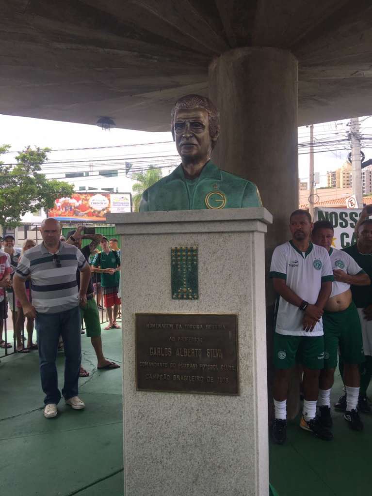 Em homenagem ao maior ídolo da história, Guarani apresenta busto de Carlos Alberto Silva no Brinco de Ouro 