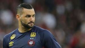 Negociado com o Palmeiras, Weverton fica de fora de rodada final do Brasileirão