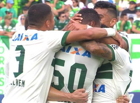 Kléber Gladiador fez um golaço para o Coritiba