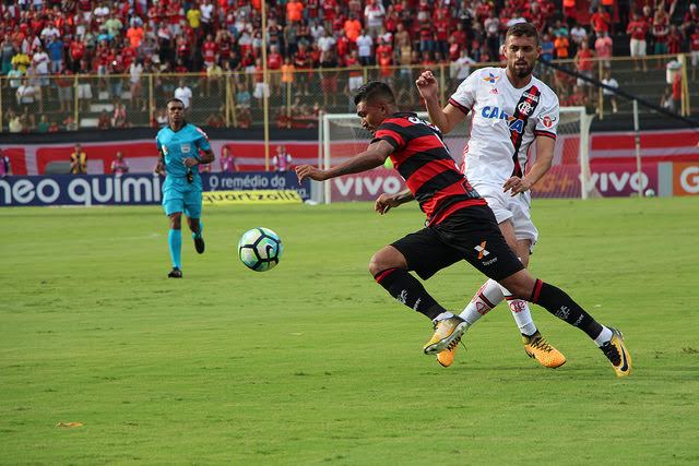 Flamengo ganha e se garante na Libertadores, mas Vitória escapa do rebaixamento