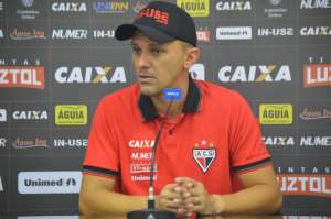 Após rebaixamento, Atlético-GO confirma João Paulo Sanches como técnico para 2018