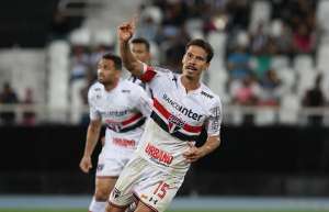 Hernanes pede manutenção de peças-chave no São Paulo e crê em chance na seleção