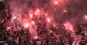 Corinthians perde mando de campo por sinalizador em jogo do título brasileiro