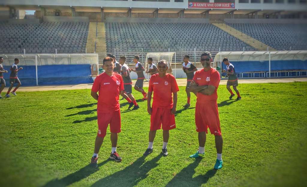 Roberval Davino iniciou os trabalhos no Leão