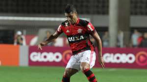 Flamengo revela que Ederson será operado para retirada de massa residual