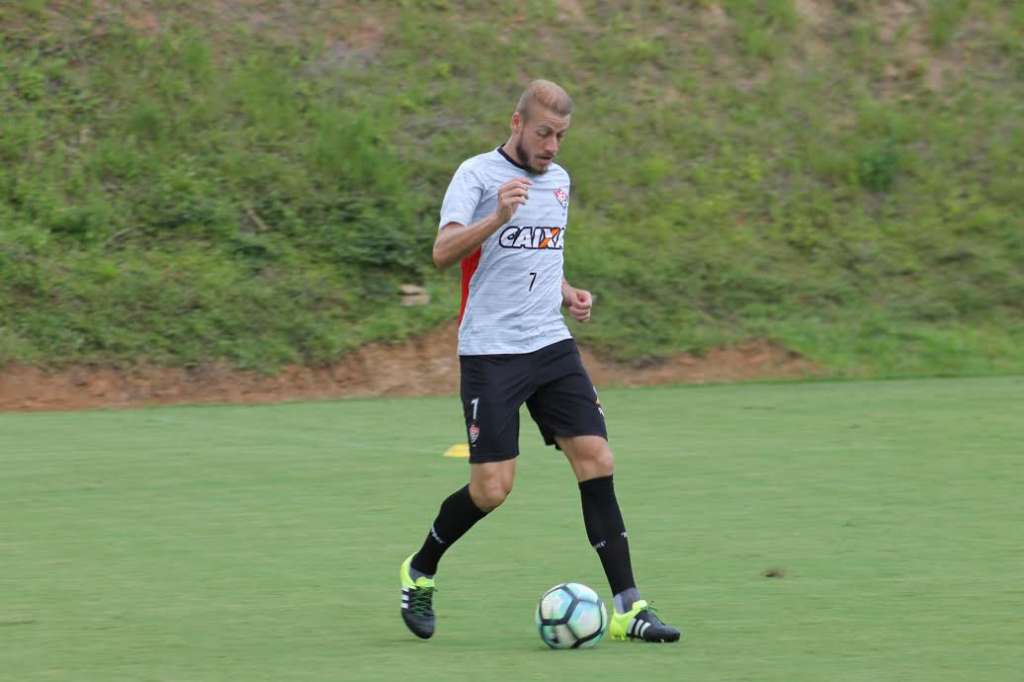 Uillian Correia destaca comprometimento do elenco do Vitória durante o Campeonato Brasileiro