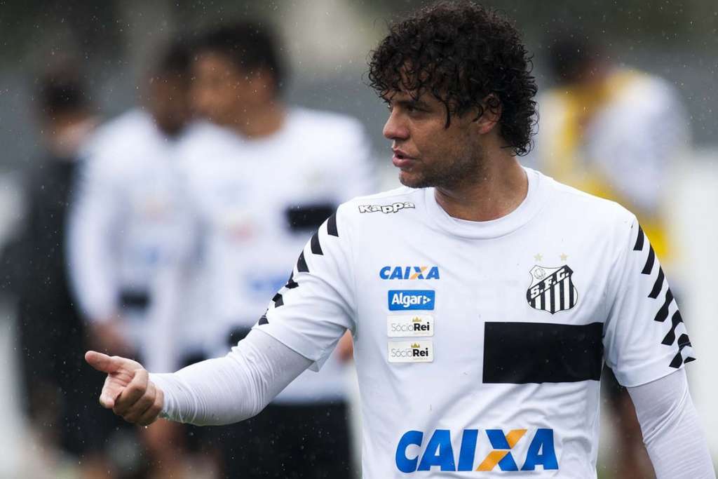   Após conversa com Leco, Modesto Roma Júnior descarta saída de Victor Ferraz (Foto: Ivan Storti/Santos FC) 