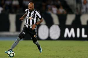 De saída, volante do Botafogo desperta interesse de Cruzeiro e Inter