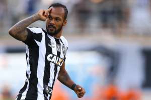 Por Bruno Silva, Botafogo quer Pottker ou Arrascaeta na negociação