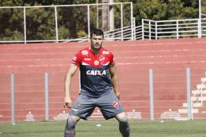 Wesley Matos, do Vila Nova, deve ser o primeiro reforço da Ponte Preta para 2018