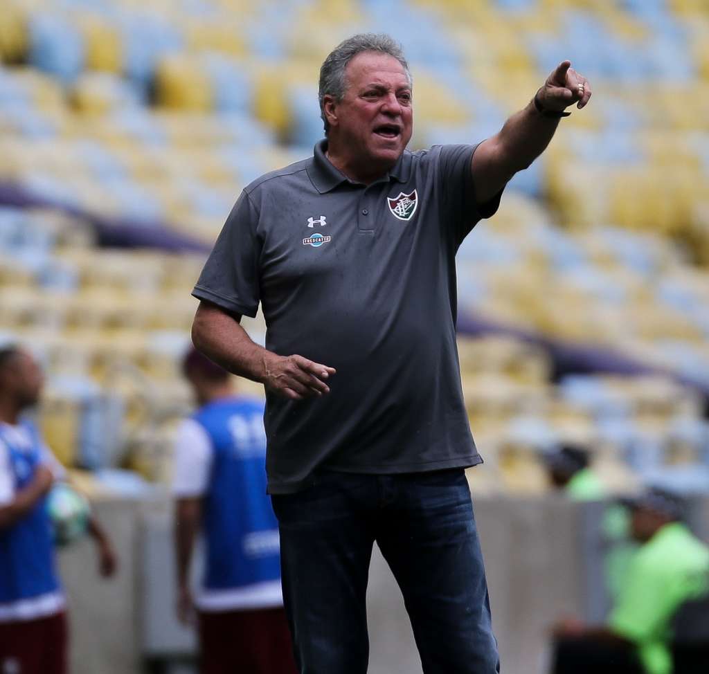 Após reunião com presidente, Abel assegura permanência no Fluminense em 2018