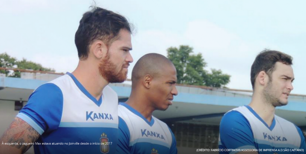 À esquerda, o zagueiro Max estava atuando no Joinville desde o início de 2017   