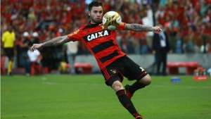 Após perder Arana, Corinthians mostra interesse na contratação de lateral do Sport