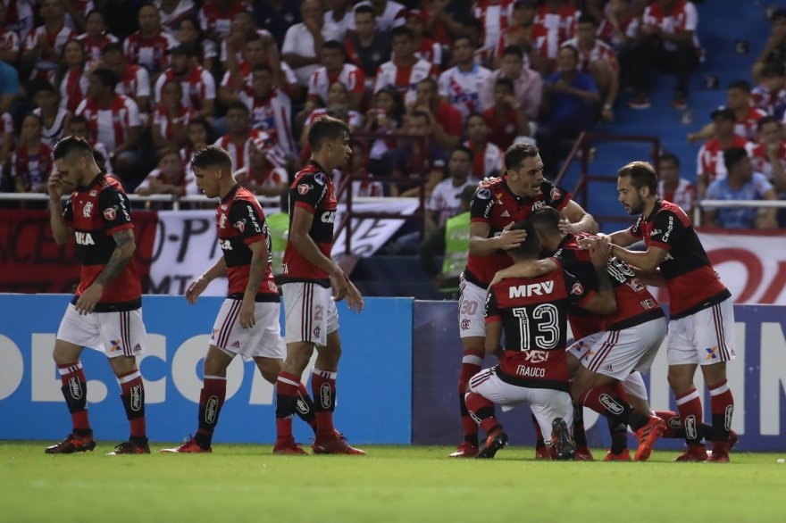ATUAÇÕES: Éverton Ribeiro e Diego vão mal e Réver salva o Flamengo em Avellaneda