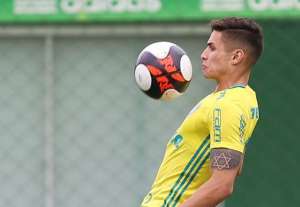 Raphael Veiga descarta sair do Palmeiras para o próximo ano