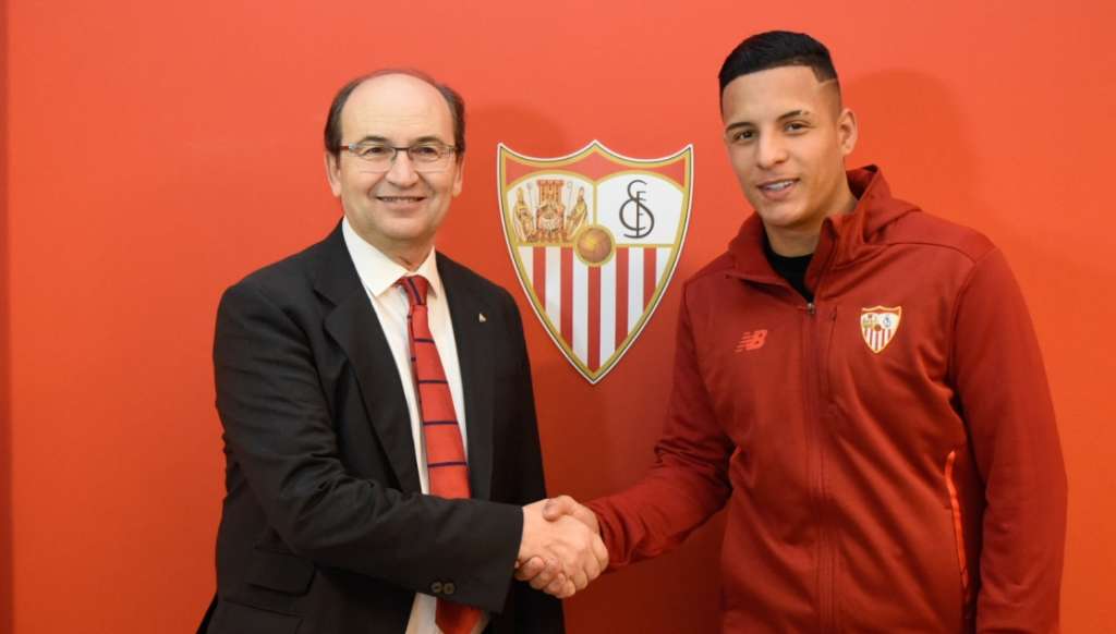 O lateral-esquerdo Guilherme Arana foi oficializado como reforço do Sevilla-ESP