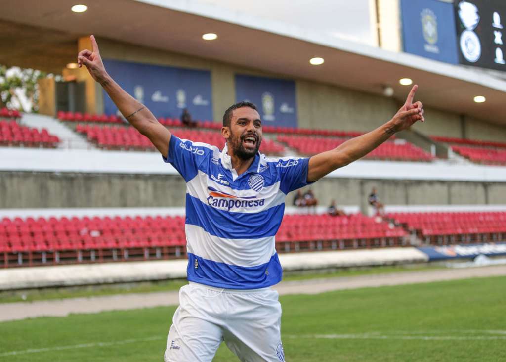 Douglas vai para sua terceira passagem pelo Santo André