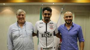 Corinthians anuncia a contratação do atacante Júnior Dutra