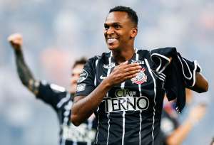 Artilheiro do Brasileirão, Jô pode trocar Corinthians por clube alemão