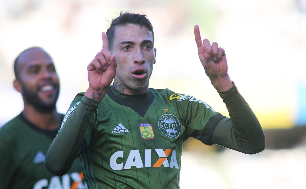 Ex-atacante de Corinthians e Santos, Rildo pode reforçar o Botafogo em 2018